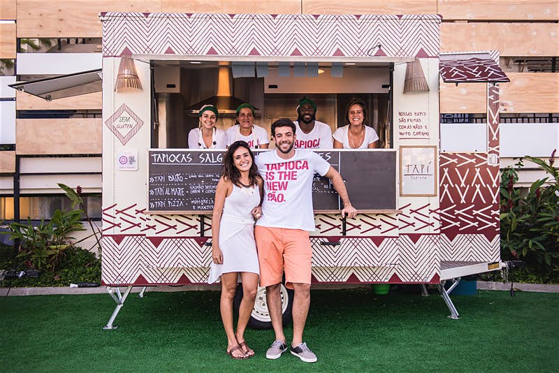Sensasi Makanan Restoran Dengan Suasana Jalanan